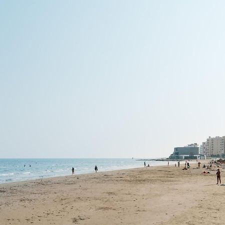 Seasunlove Apt. Appartamento Larnaca Esterno foto