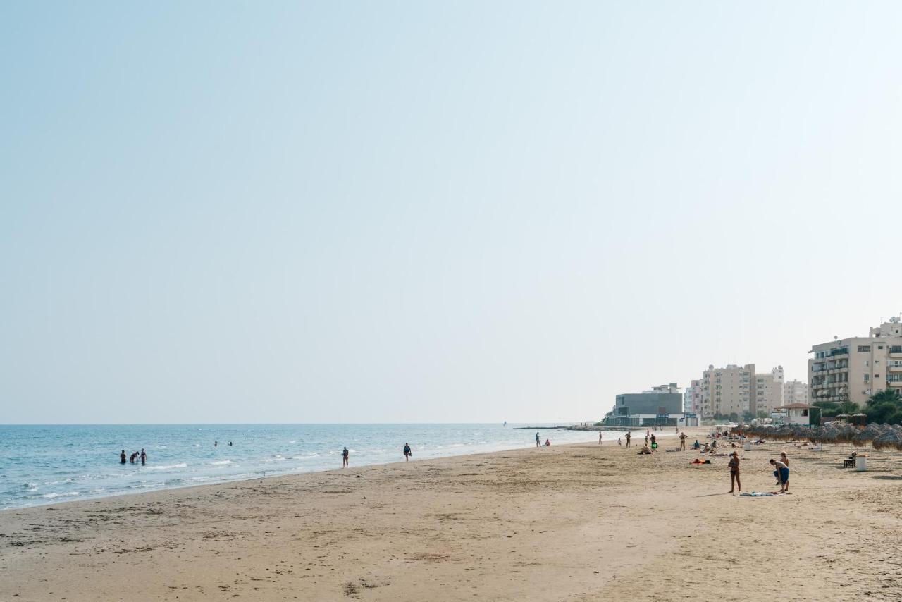 Seasunlove Apt. Appartamento Larnaca Esterno foto