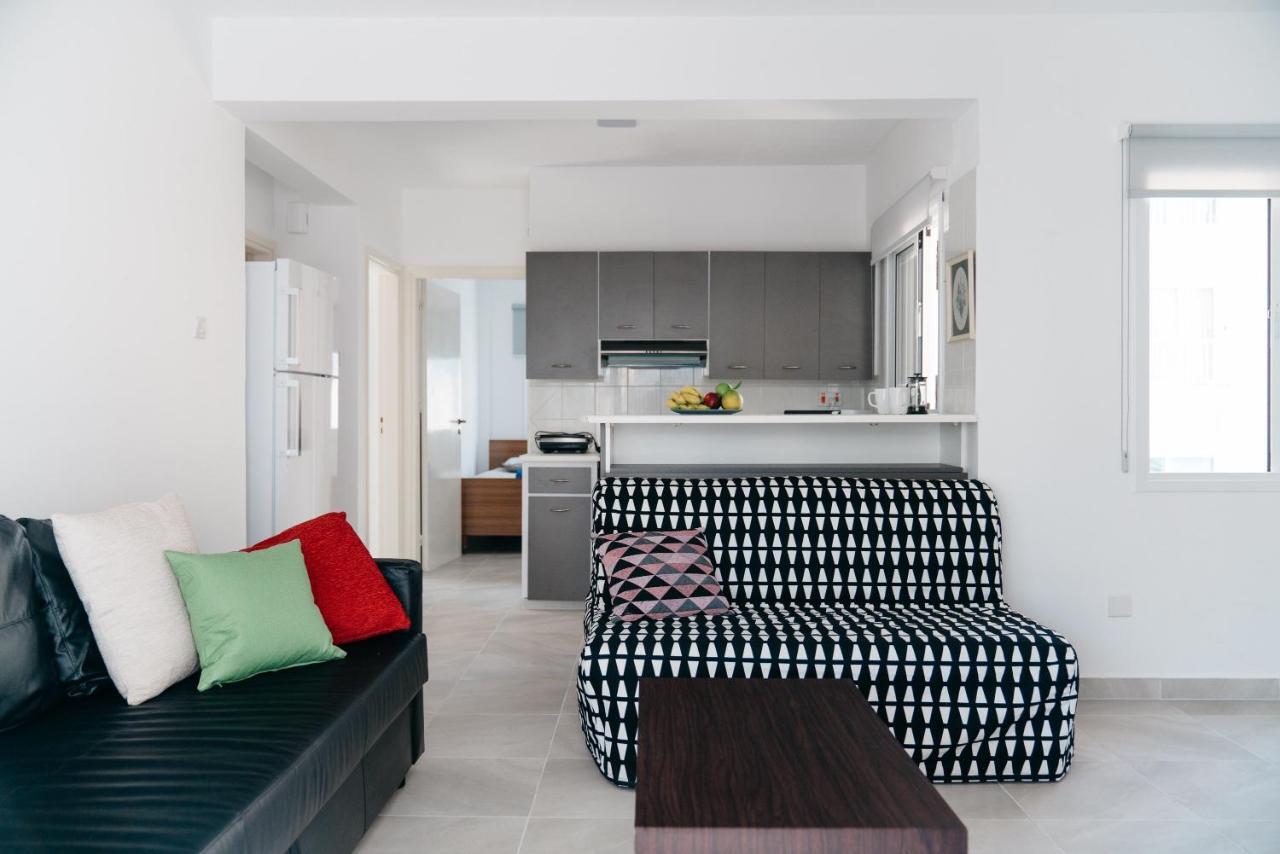 Seasunlove Apt. Appartamento Larnaca Esterno foto