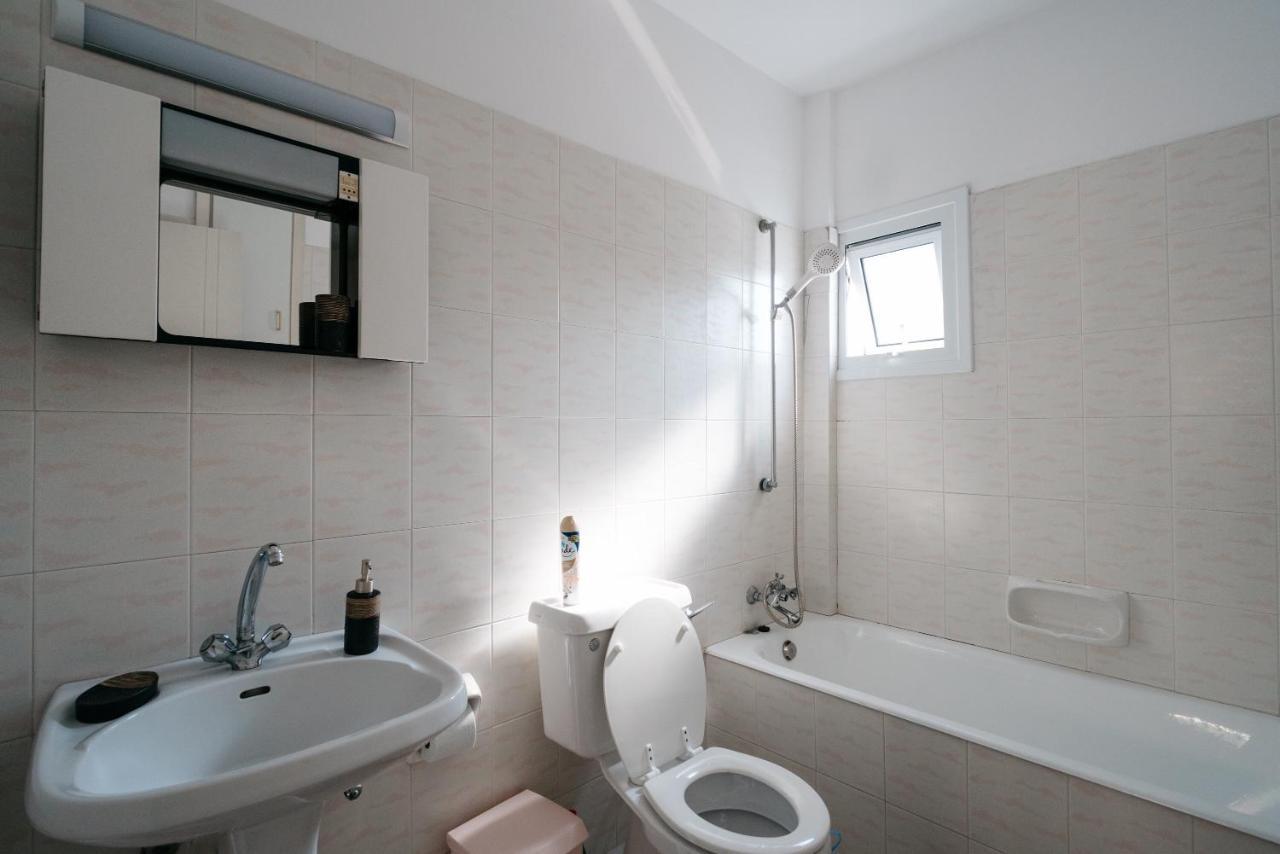 Seasunlove Apt. Appartamento Larnaca Esterno foto