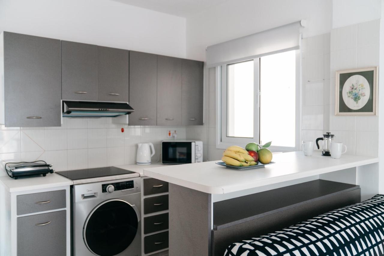 Seasunlove Apt. Appartamento Larnaca Esterno foto