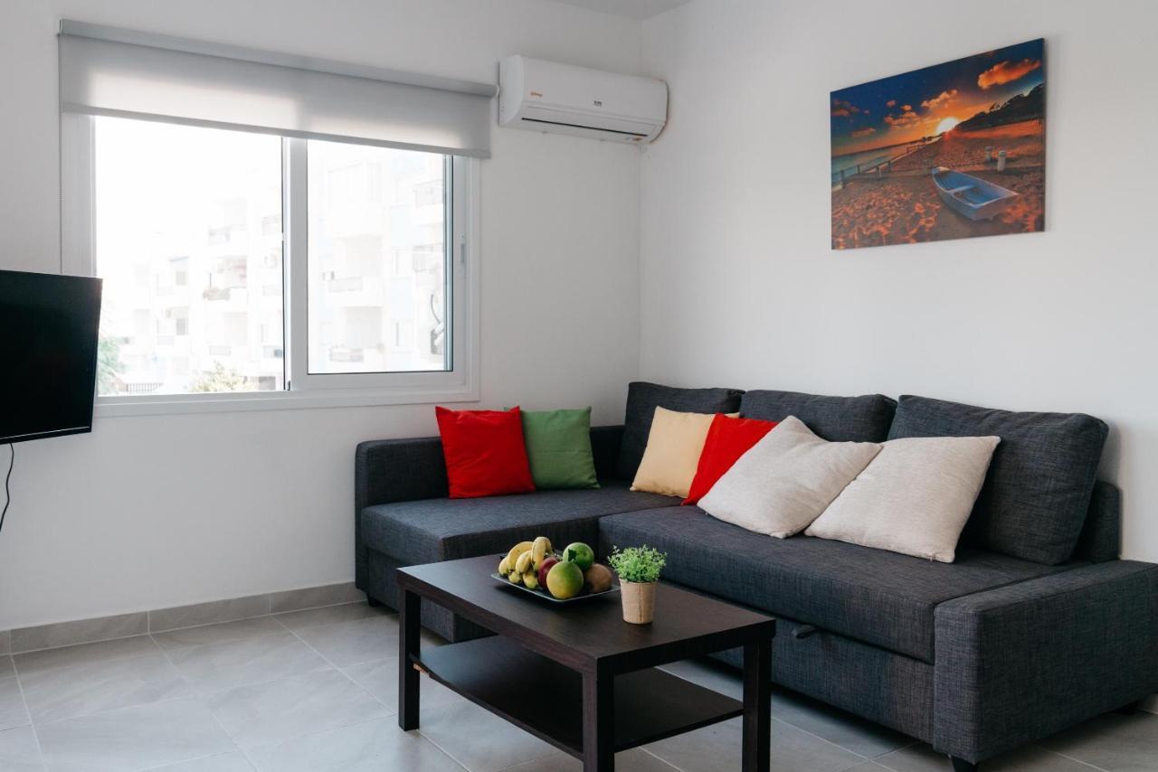 Seasunlove Apt. Appartamento Larnaca Esterno foto