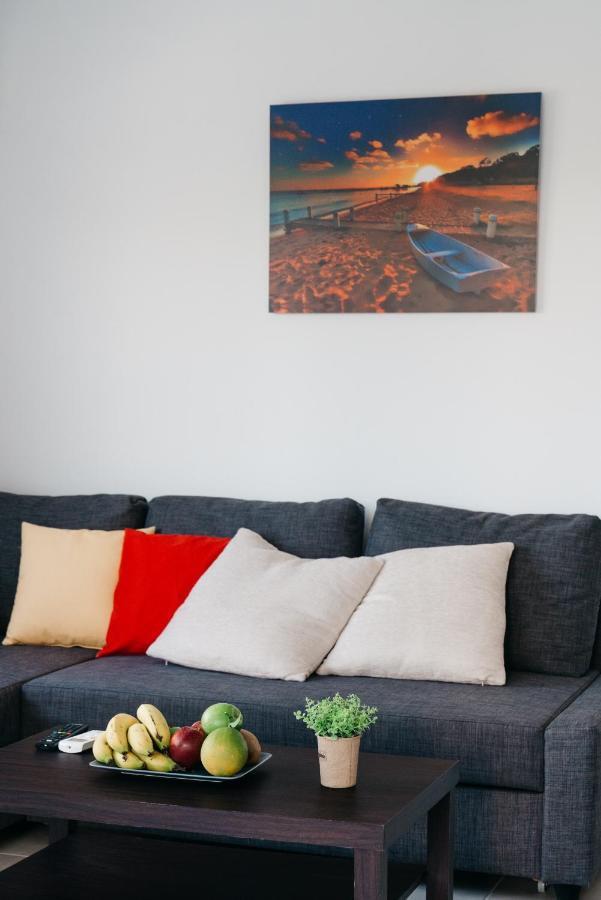 Seasunlove Apt. Appartamento Larnaca Esterno foto