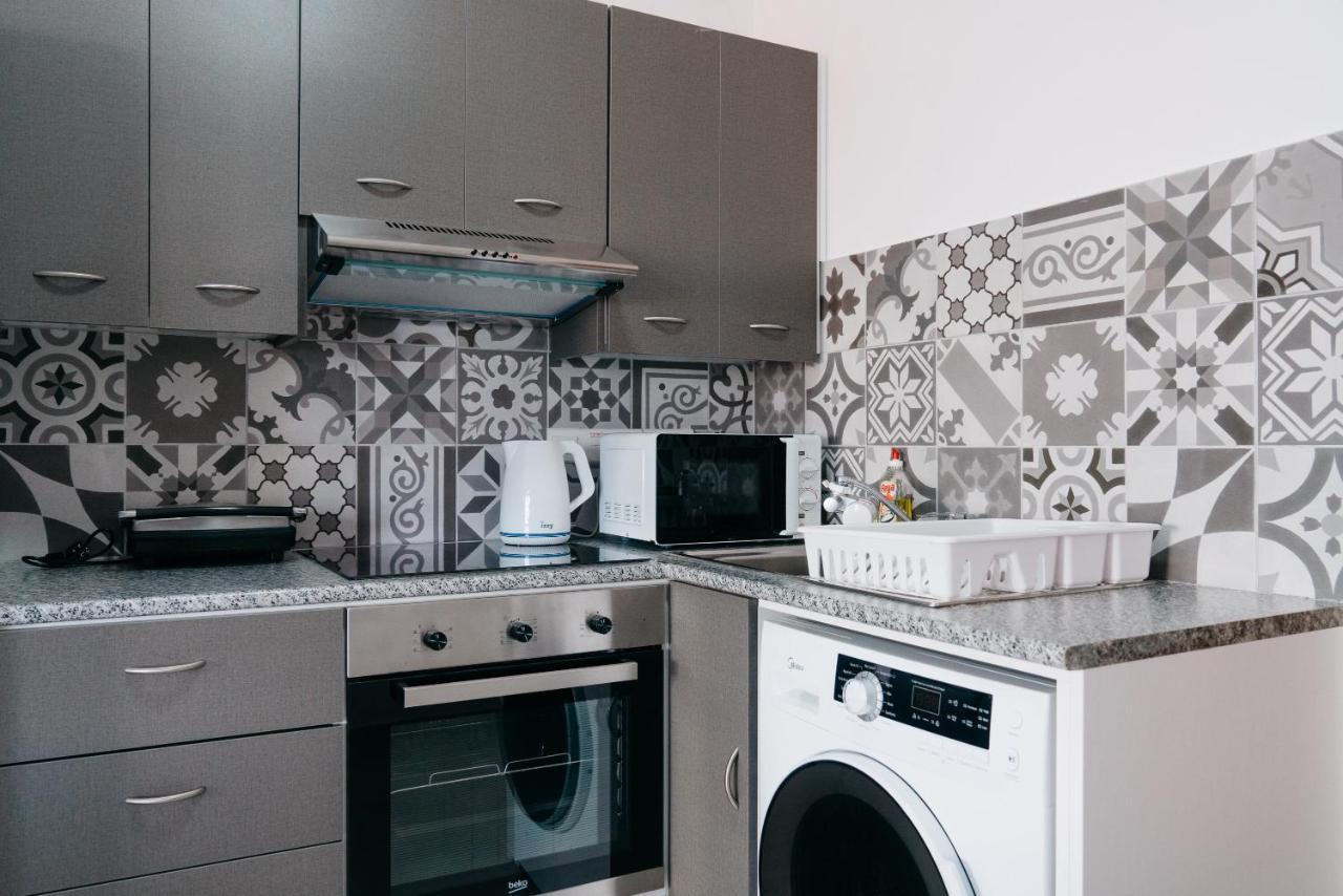 Seasunlove Apt. Appartamento Larnaca Esterno foto