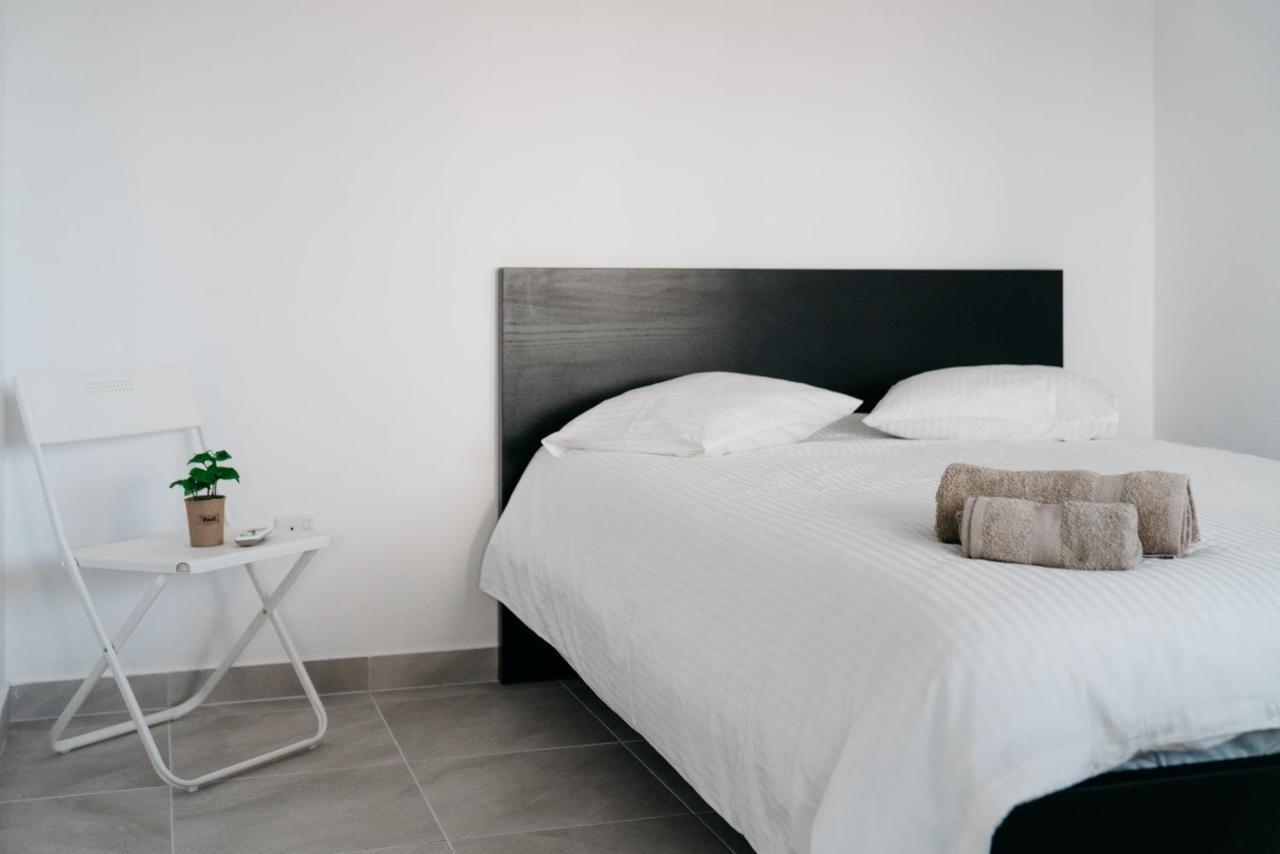 Seasunlove Apt. Appartamento Larnaca Esterno foto