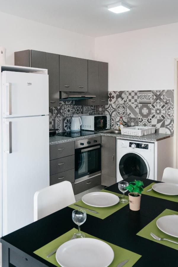 Seasunlove Apt. Appartamento Larnaca Esterno foto