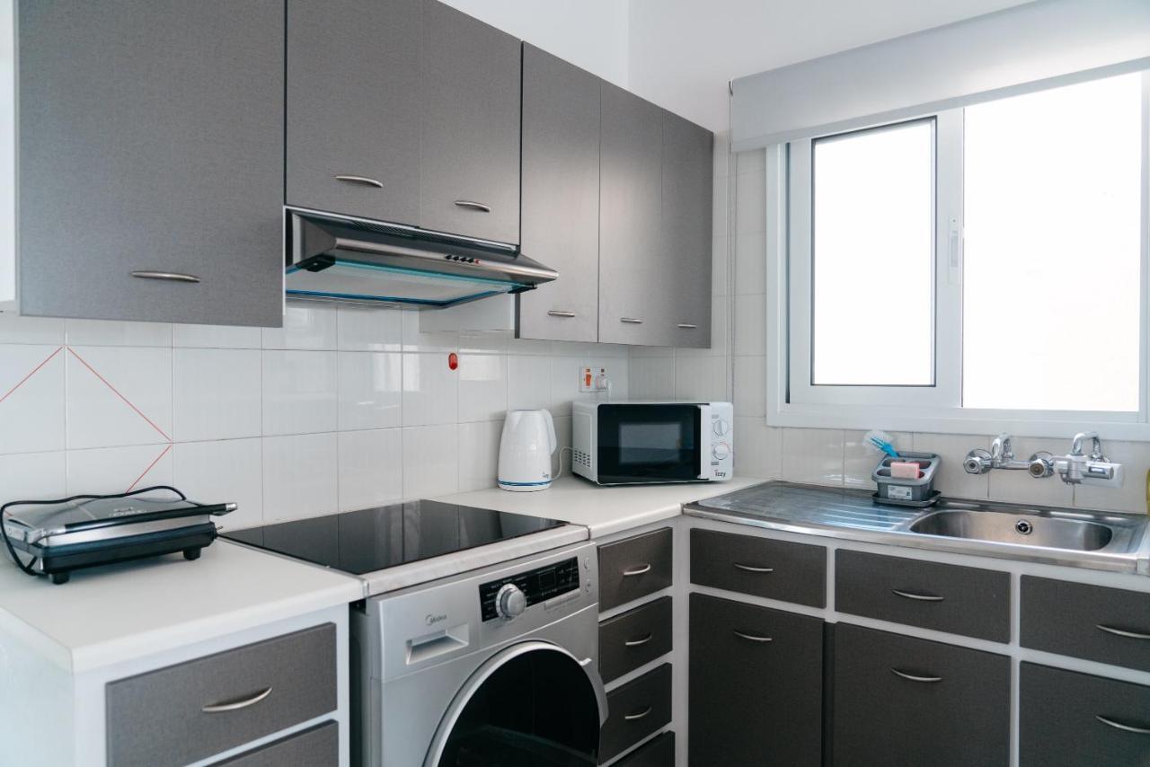 Seasunlove Apt. Appartamento Larnaca Esterno foto