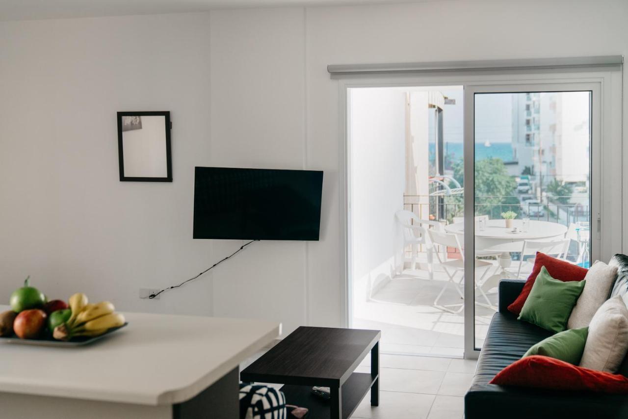 Seasunlove Apt. Appartamento Larnaca Esterno foto